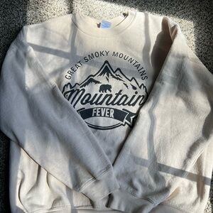 Gildan Cream Mountain Fever Crewneck Sweatshirt